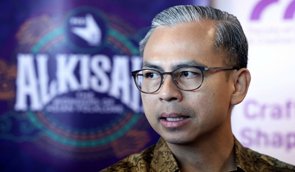 Menteri Komunikasi, Datuk Fahmi Fadzil ketika sidang media selepas Majlis Pelancaran TAR UMT FCCI Filem Festival 2025 ALKISAH: “The Wonders of Asian” di Universiti Tunku Abdul Rahman hari ini / Foto BERNAMA
